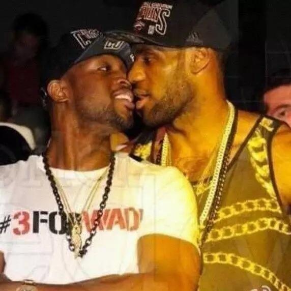 斯联手已足 斯联手已足